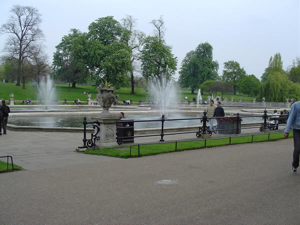 Italian Gardens, Kensington Gardens, London. Author and Copyright Niccolò di Lalla
